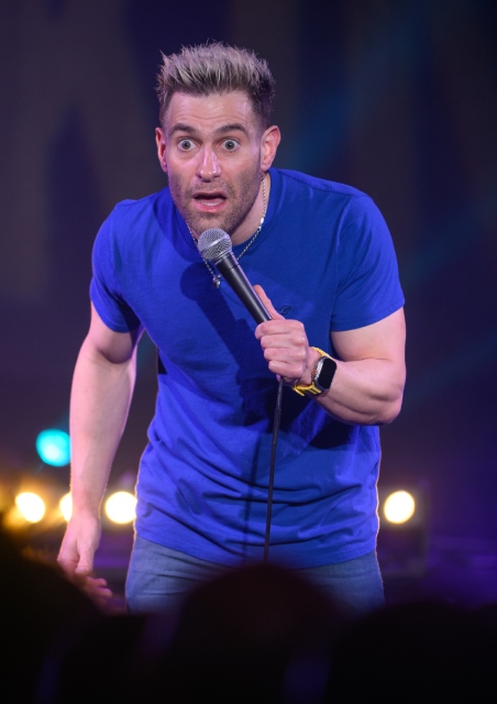 SIMON BRODKIN � WARM-UP SHOW